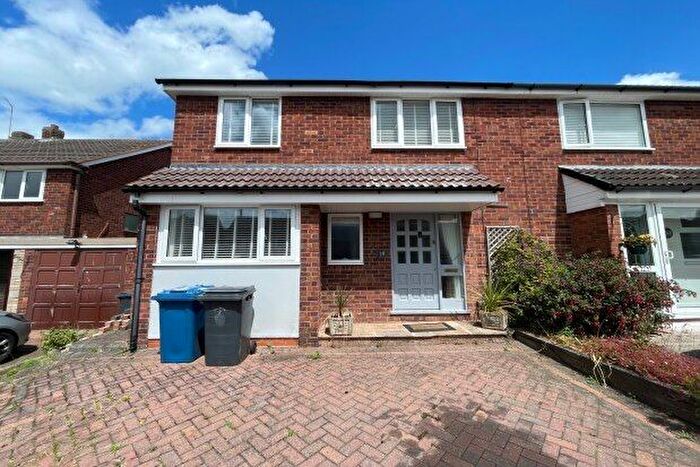 3 Bedroom Property To Rent In Mallicot Close, Lichfield, WS13