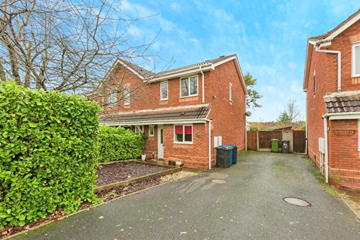 3 Bedroom Semi Detached House For Sale In Blackfriars Close, Tamworth, B79