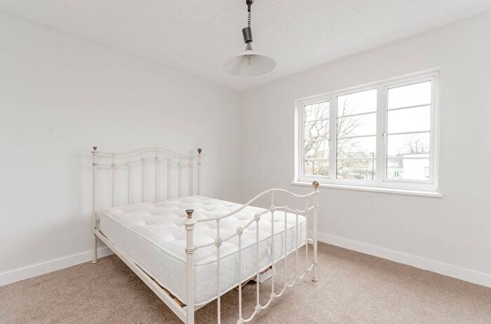 2 Bedroom Flat To Rent In Springfield Court, Acton, London, W3