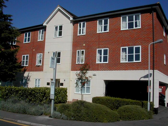 1 Bedroom Flat To Rent In Bower Way, Cippenham, Slough, SL1