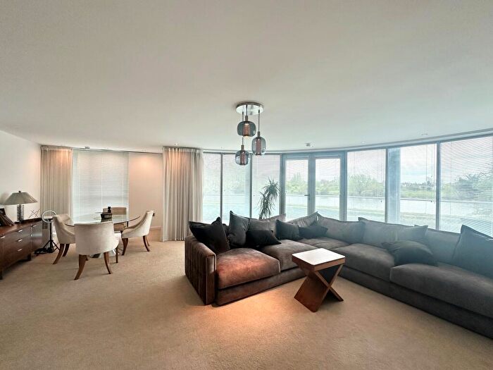 3 Bedroom Apartment To Rent In River Crescent, Waterside Way, NG2