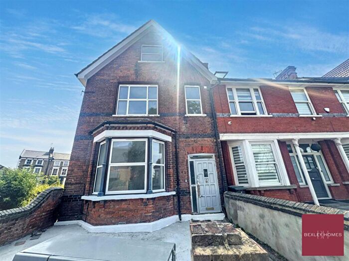 8 Bedroom End Of Terrace House To Rent In Pelham Road, Gravesend, DA11