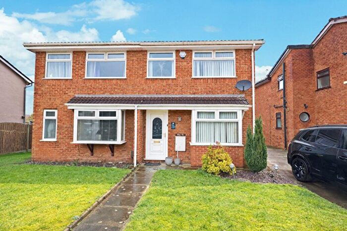 3 Bedroom Semi Detached House For Sale In Collingwood Way, Westhoughton, BL5
