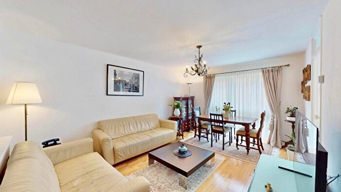 2 Bedroom Apartment For Sale In Tudor Close, Highgate, N6