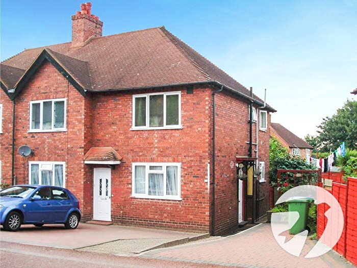 3 Bedroom Maisonette For Sale In Churchbury Road, London, SE9