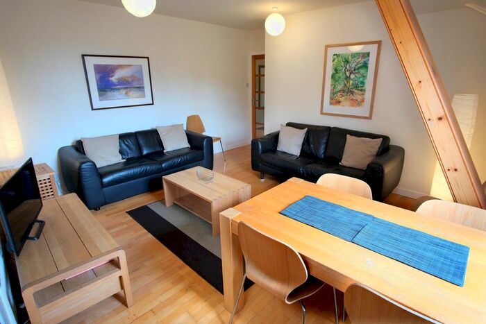 2 Bedroom Flat To Rent In Canongate, Edinburgh, EH8