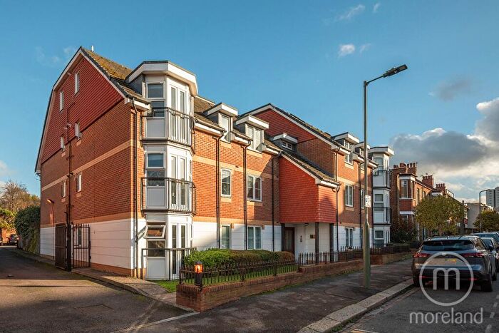 2 Bedroom Apartment For Sale In Grovewood House, Granville Road, Childs Hill, NW2