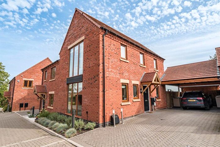 3 Bedroom House For Sale In Poplar Close, Overseal, DE12