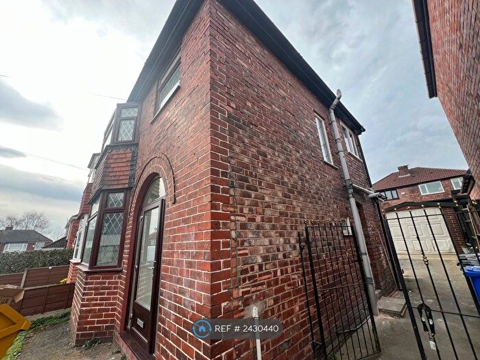 3 Bedroom Semi-Detached House To Rent In Droylsden, Manchester, M43
