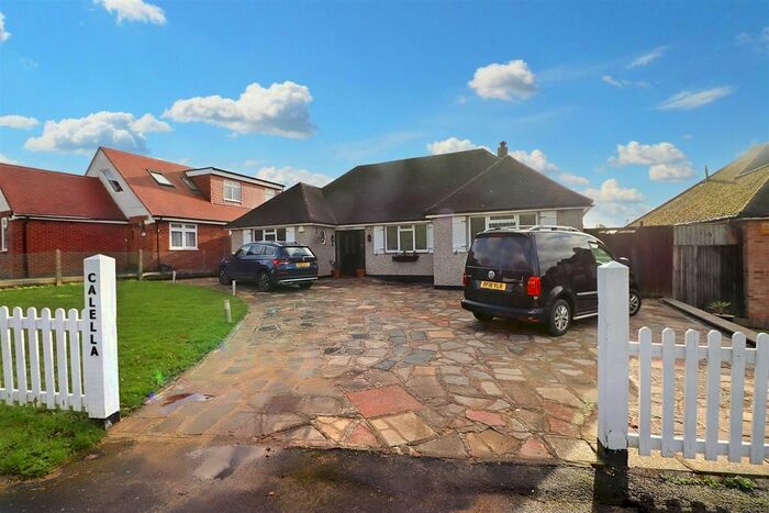5 Bedroom Chalet For Sale In Potters Lane, Well End, Borehamwood, WD6