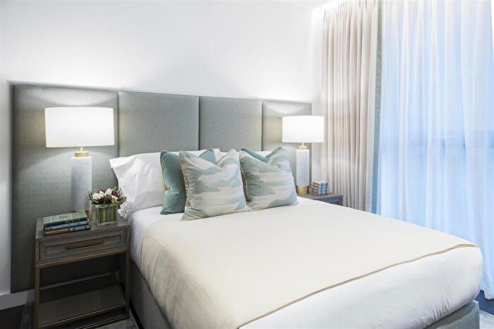 3 Bedroom Flat To Rent In The Residence, Charles Clowes Walk, Nine Elms, London, SW11