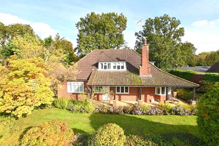 3 Bedroom Chalet For Sale In Woodstock, West Clandon, GU4