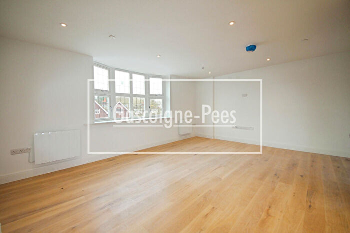 1 Bedroom Flat To Rent In Esher, KT10