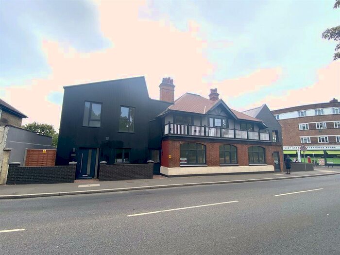 2 Bedroom Ground Flat To Rent In Cricket Green, Mitcham, CR4