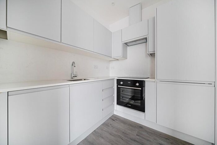 2 Bedroom Flat To Rent In East Street Bromley, BR1