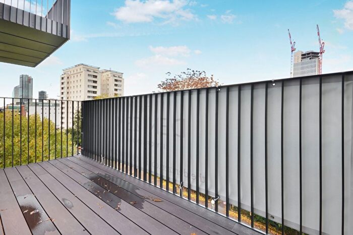 2 Bedroom Flat To Rent In Clarendon Court, Golden Lane, EC1Y