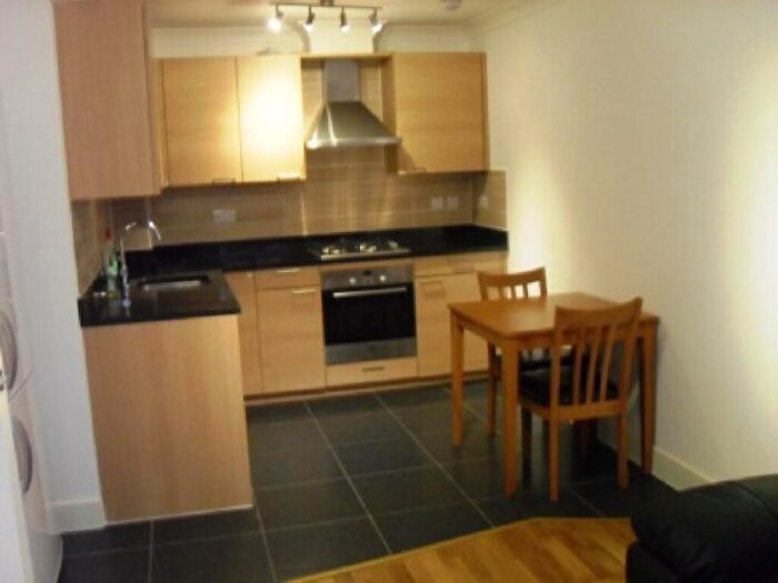 2 Bedroom Flat To Rent In Exeter House, Selly Oak, Birmingham, West Midlands, B29