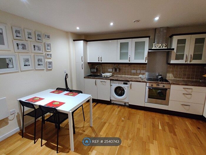 2 Bedroom Flat To Rent In The Gateway North, Leeds, LS9