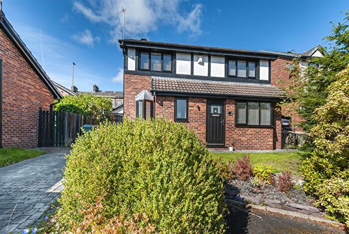 3 Bedroom Property For Sale In Moray Close, Ramsbottom, Bury, BL0