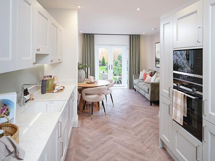 3 Bedroom Semi-Detached House For Sale In Ively Road, Fleet, GU51