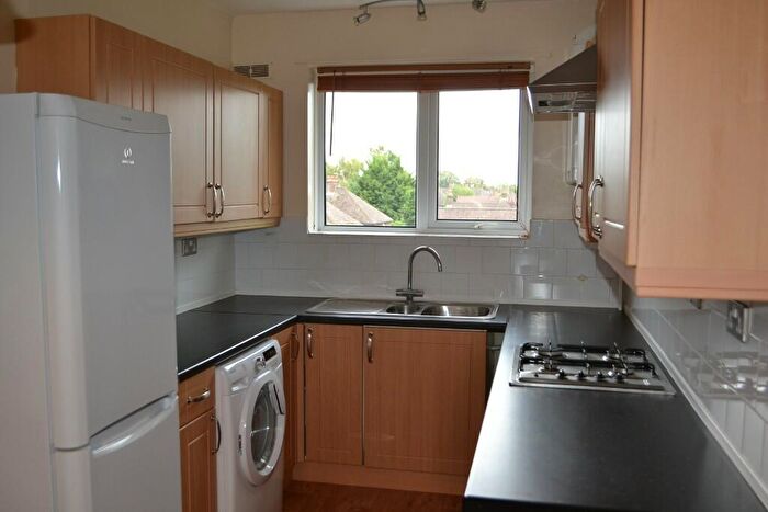 2 Bedroom Apartment For Sale In Sumner Road, Farnham, Surrey, GU9