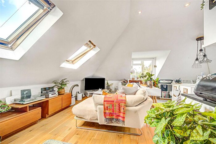 2 Bedroom Flat For Sale In Graham Avenue, Mitcham, CR4