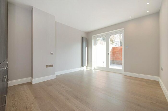 2 Bedroom Apartment To Rent In Lyndhurst Road, London, NW3