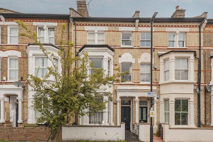 2 Bedroom Flat To Rent In Sandmere Road, Clapham, SW4