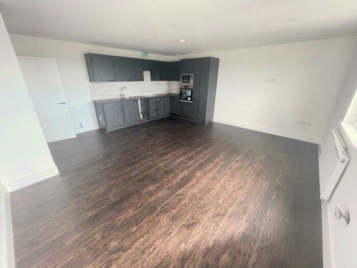 2 Bedroom Apartment To Rent In Rothesay Road, Luton, LU1