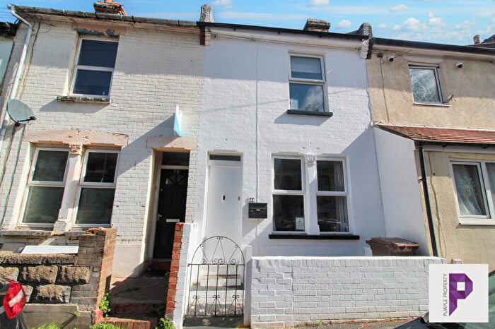 3 Bedroom Terraced House For Sale In Victoria Road, Chatham, ME4