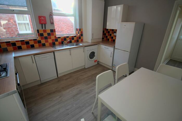 4 Bedroom Maisonette To Rent In Brighton Grove, Fenham, Newcastle Upon Tyne NE4