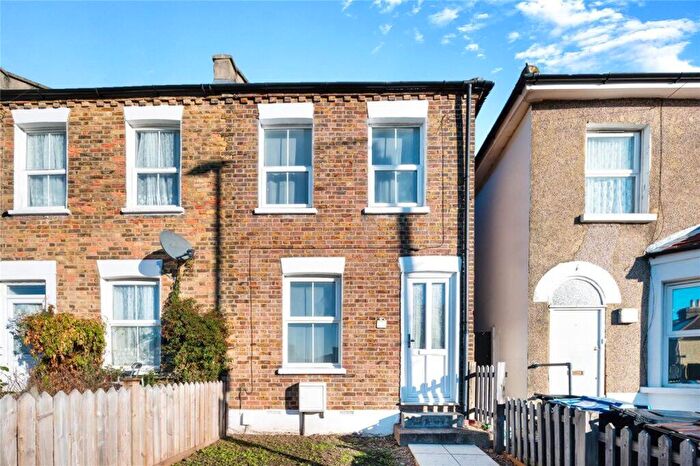 2 Bedroom Semi-Detached House To Rent In The Drive, CR7