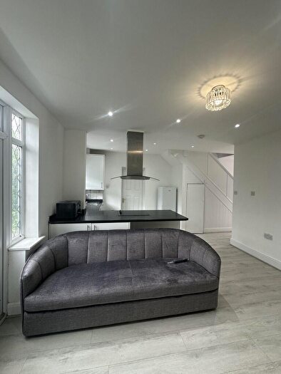 4 Bedroom Terraced House To Rent In Upper Rainham Road, Romford, RM12