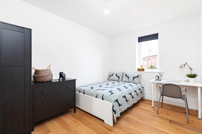 2 Bedroom Flat To Rent In Royal Park Road, Leeds, LS6