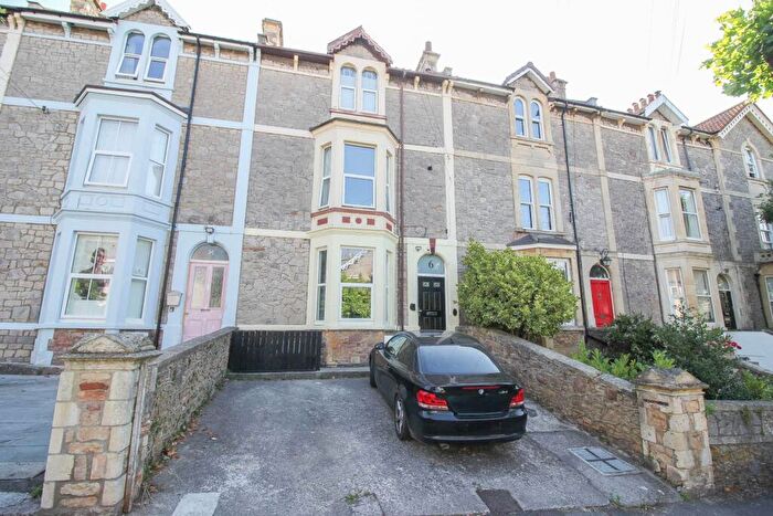2 Bedroom Apartment For Sale In Coombe Road, Hillside, BS23