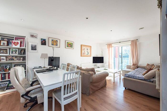 3 Bedroom Flat For Sale In East Drive, Colindale, London, NW9