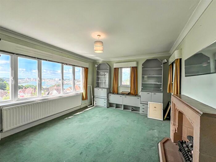 3 Bedroom Detached House For Sale In Bitterne Way, Southampton, Hampshire, SO19