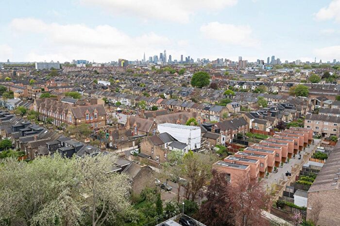 1 Bedroom Flat For Sale In Daubeney Road, Clapton, London, E5