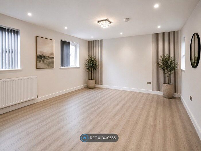 5 Bedroom Detached House To Rent In Woodhouse Court, Milton Keynes, MK14