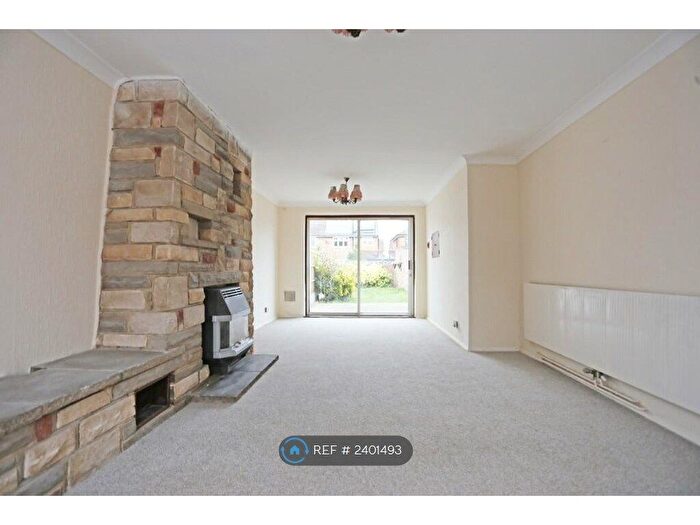 4 Bedroom Semi-Detached House To Rent In Swanbourne Drive, Hornchurch, RM12