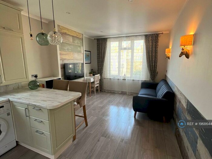 2 Bedroom Flat To Rent In Hither Green Lane, London, SE13