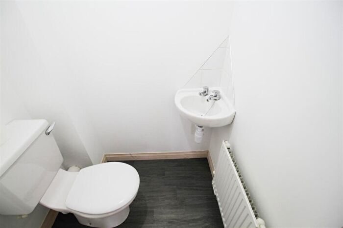 4 Bedroom Semi-Detached House To Rent In Richards Close, Audenshaw, Manchester, M34