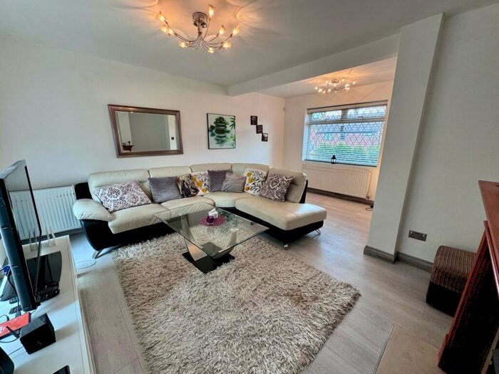 3 Bedroom House To Rent In Cornwall Avenue, Oldbury, B68