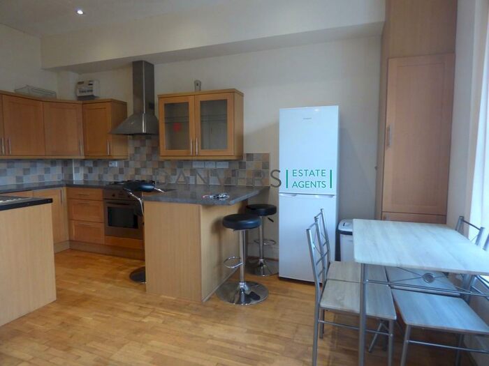 3 Bedroom Flat To Rent In University Road, Leicester, LE1