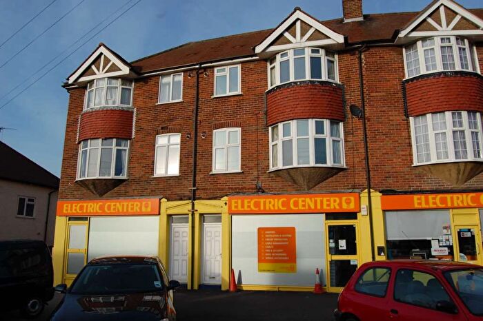 2 Bedroom Flat To Rent In Clay Corner, Chertsey, KT16