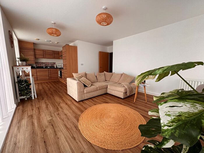 2 Bedroom Flat To Rent In Firepool View, Taunton, TA1