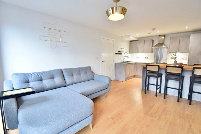 2 Bedroom Flat To Rent In Atkinson Street, Hunslet, Leeds, LS10