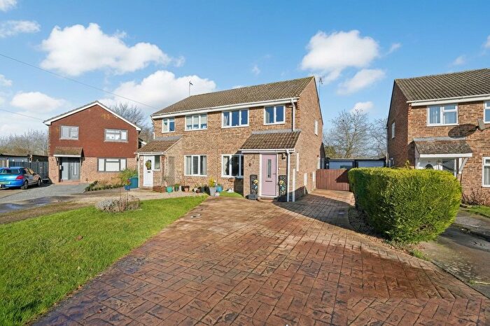 3 Bedroom Semi Detached House For Sale In St. Andrews Close, Abingdon, OX14