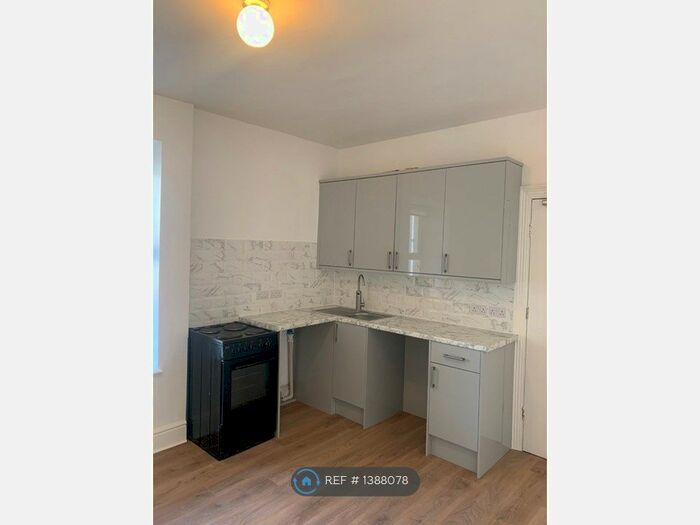 1 Bedroom Flat To Rent In Clifton Road, Llandudno, LL30