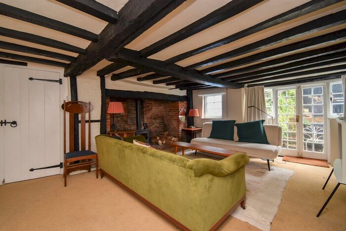 2 Bedroom Semi-Detached House To Rent In Sinnock Square, Hastings, TN34